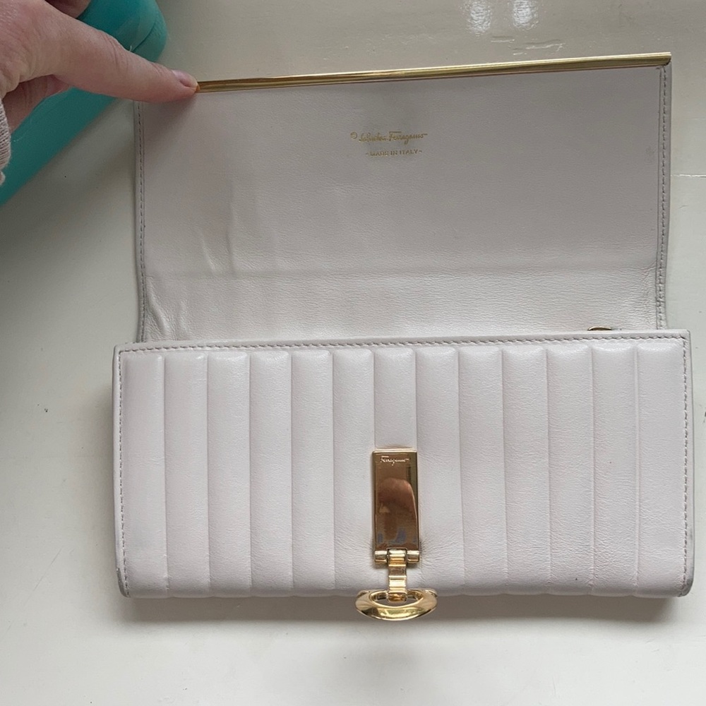 Salvatore Ferragamo wallet - Picture 4 of 16